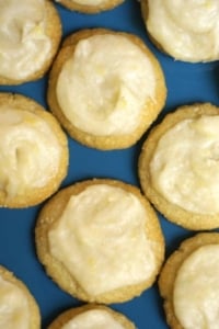 Quick lemon frosting on cookies